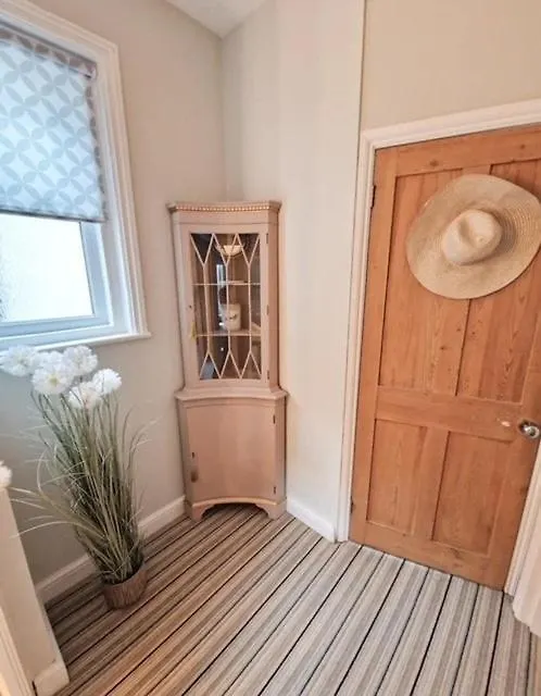 'Above & Beyond' Victorian Semi Parking Beach Garden Bournemouth 0*,