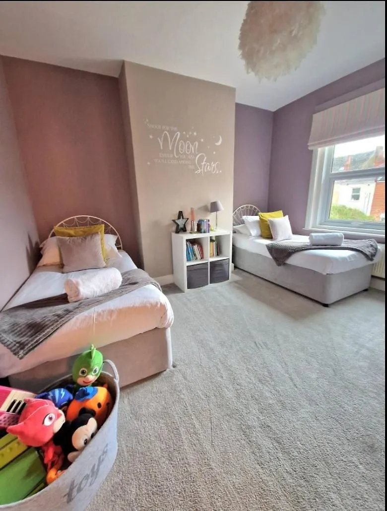 Holiday home 'Above & Beyond' Victorian Semi Parking Beach Garden Bournemouth United Kingdom